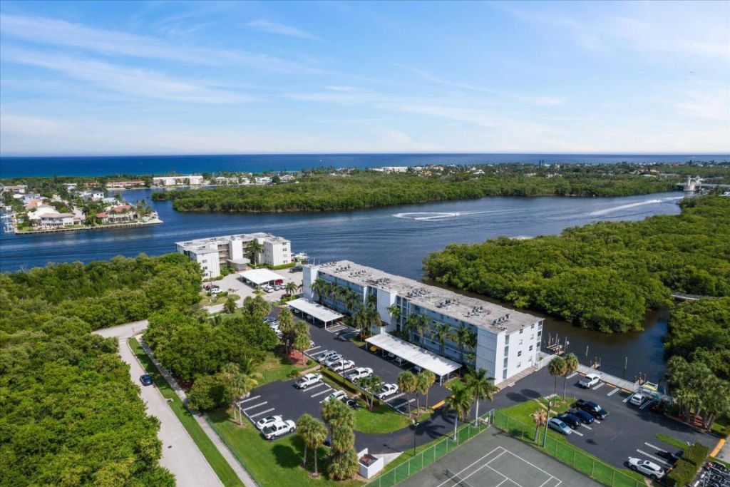 689 NE 6th Court, Unit 4010, Boynton Beach, FL 33435 Photo