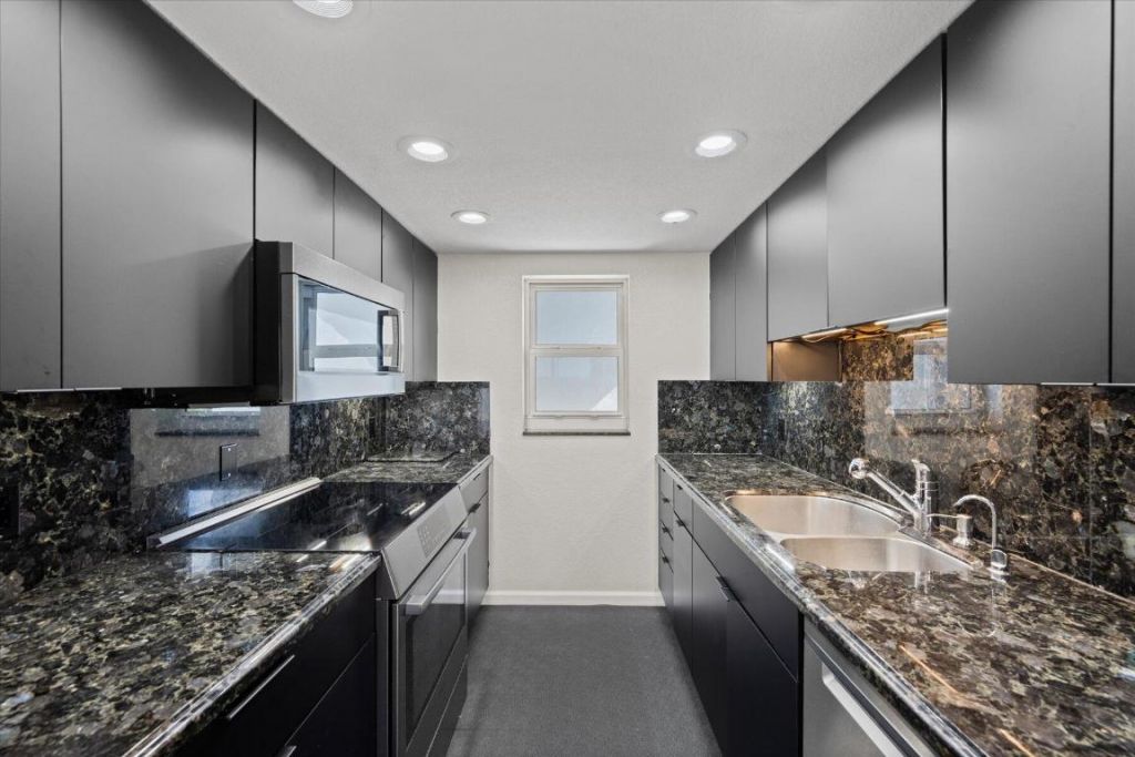 689 NE 6th Court, Unit 4010, Boynton Beach, FL 33435 Photo