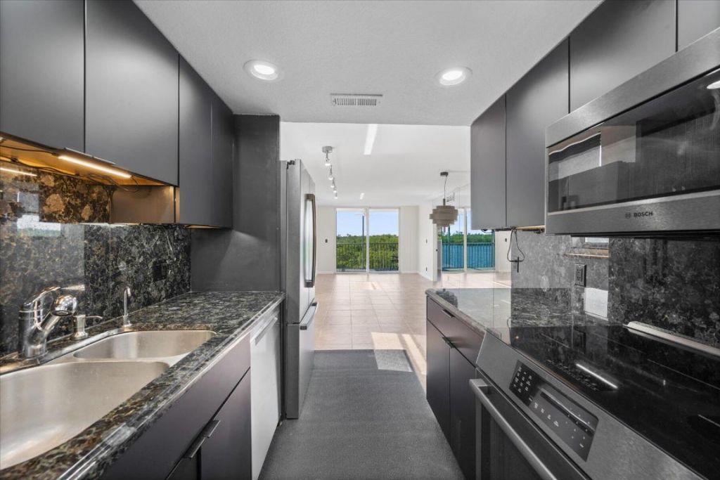 689 NE 6th Court, Unit 4010, Boynton Beach, FL 33435 Photo