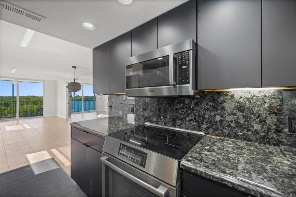 689 NE 6th Court, Unit 4010, Boynton Beach, FL 33435 Photo