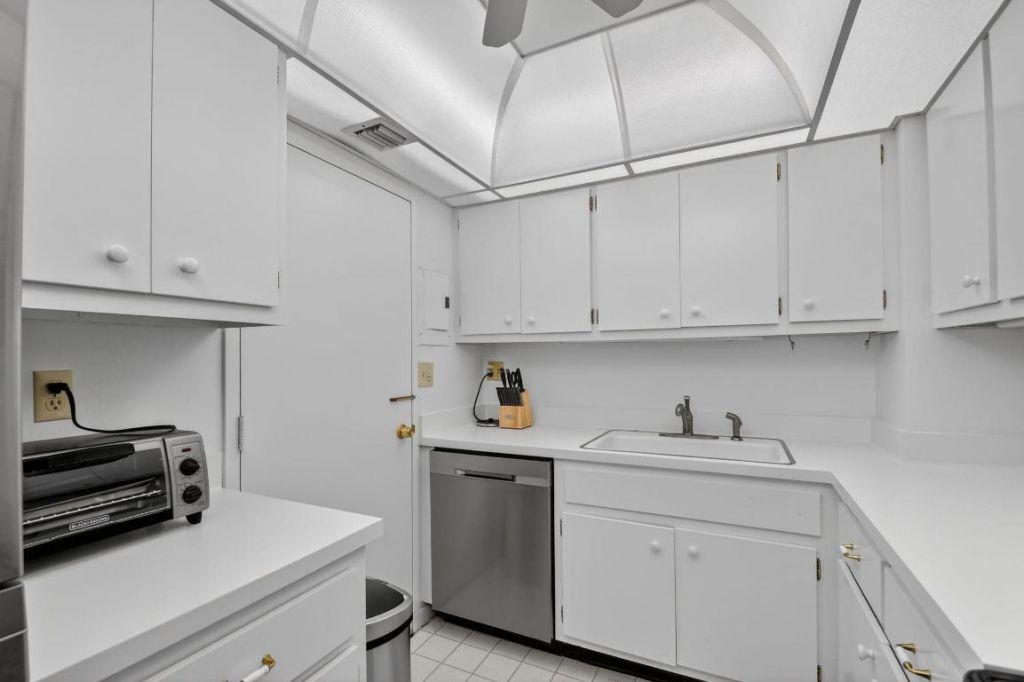 2600 N Flagler Drive, Unit 402, West Palm Beach, FL 33407 Photo