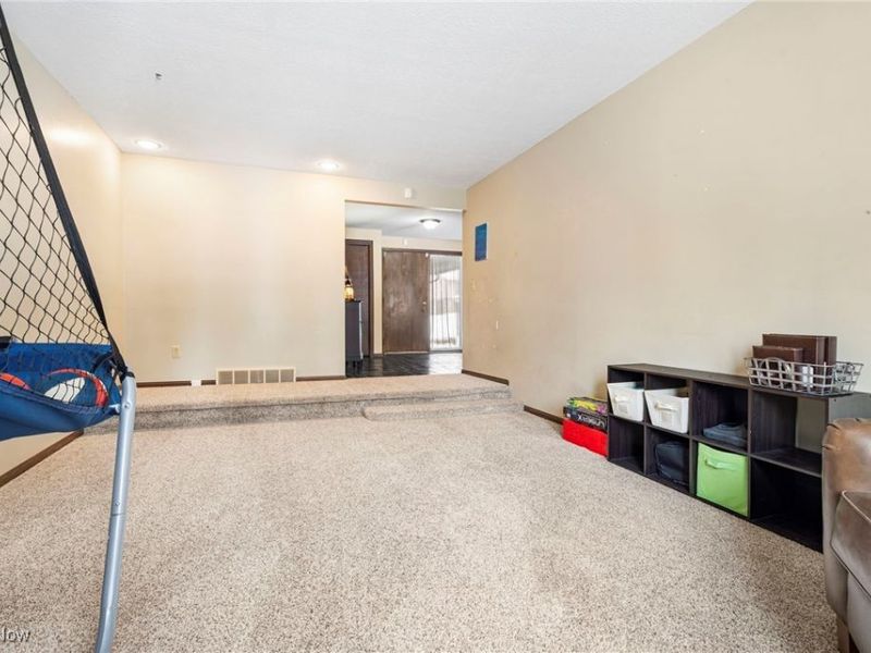 2304 Bur Oak Street NE, Canton, OH 44705 Photo 10