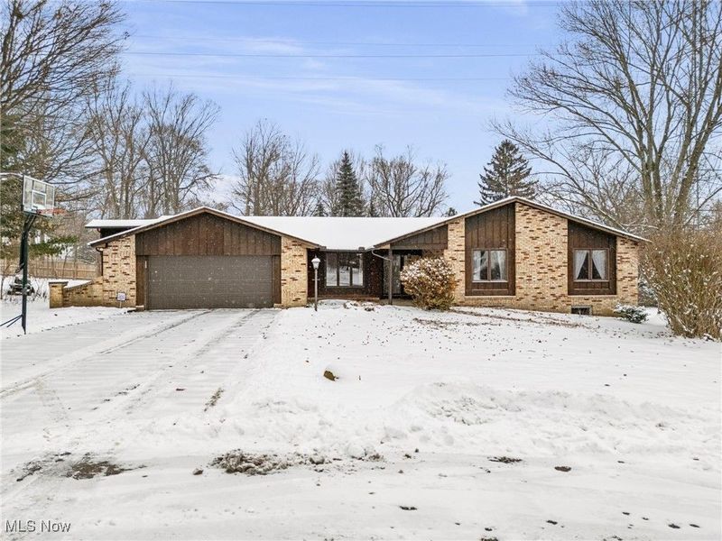 2304 Bur Oak Street NE, Canton, OH 44705 Photo 2