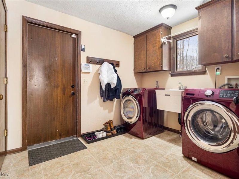 2304 Bur Oak Street NE, Canton, OH 44705 Photo 24