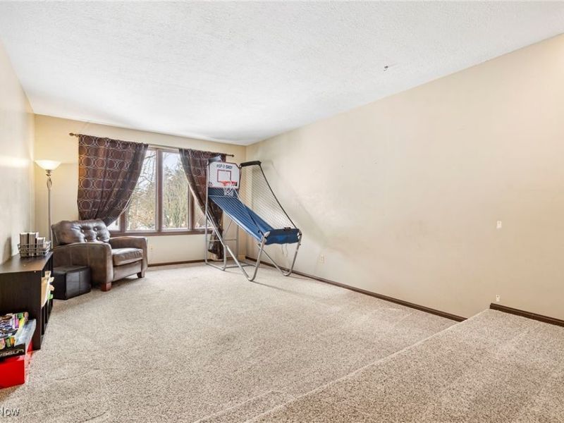 2304 Bur Oak Street NE, Canton, OH 44705 Photo 9