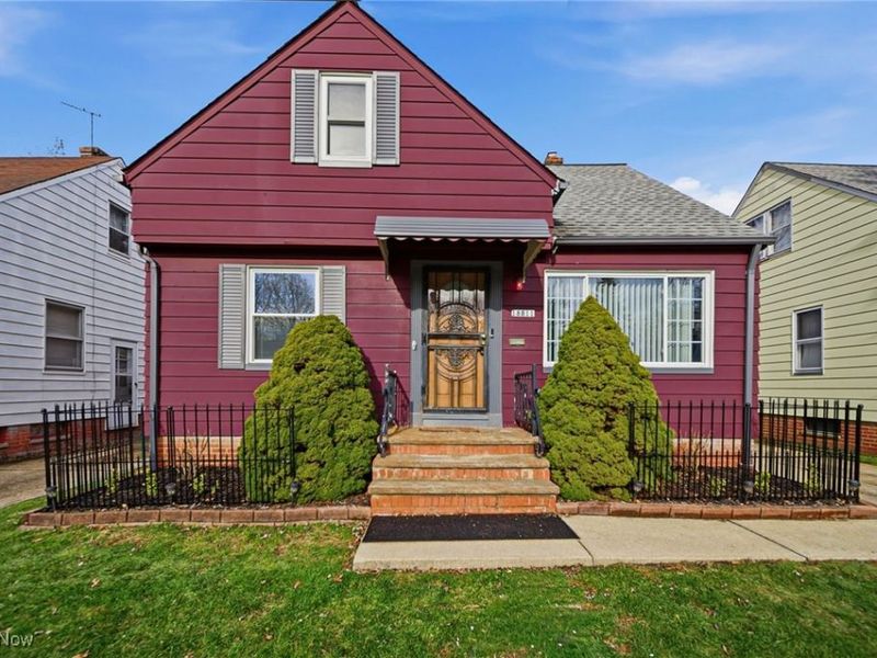 18811 Waterbury Avenue, Maple Heights, OH 44137 Photo 1