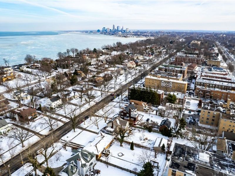 11317 Lake Avenue, Cleveland, OH 44102 Photo 2