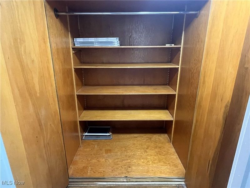 2399 Edgerton Road, Cleveland, OH 44118 Photo 33