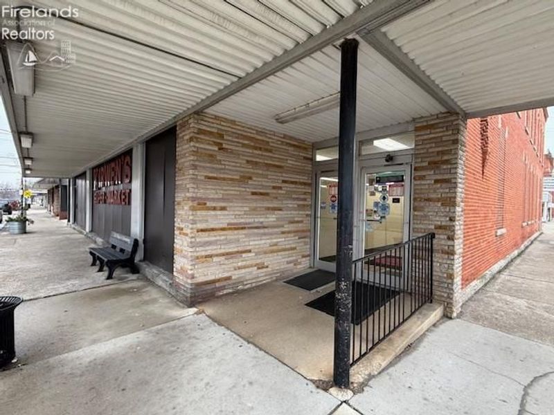 104 W Madison Street, Gibsonburg, OH 43431 Photo 3