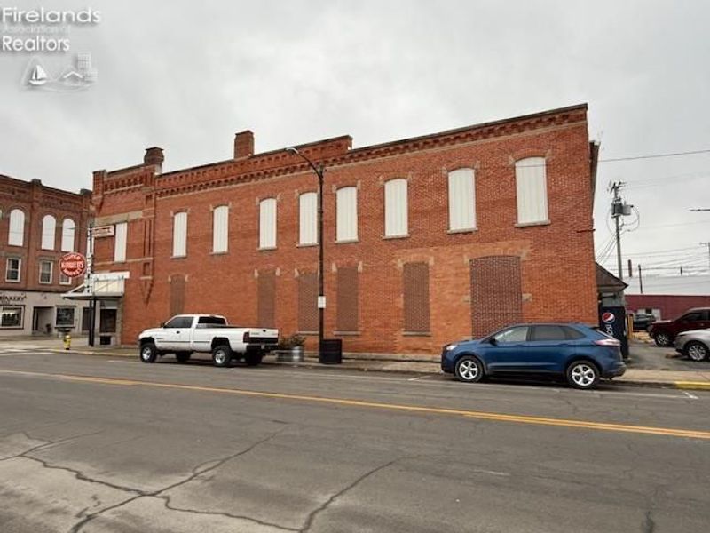 104 W Madison Street, Gibsonburg, OH 43431 Photo 9