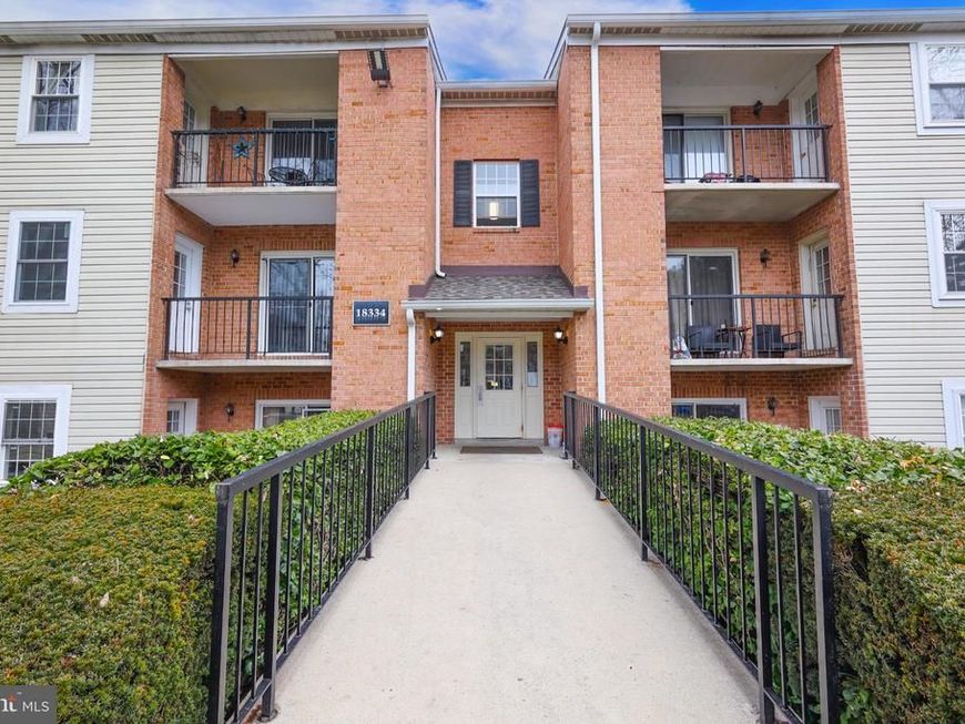 18334 Streamside Drive, Unit 201, Gaithersburg, MD 20879 Main Photo