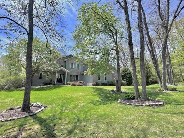 W2518 Blackberry DRIVE, Mount Calvary, WI 53057