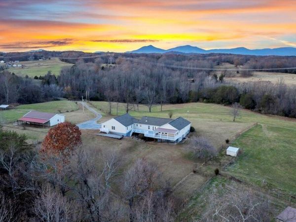 1962 McDaniel Rd RD, Bedford, VA 24523