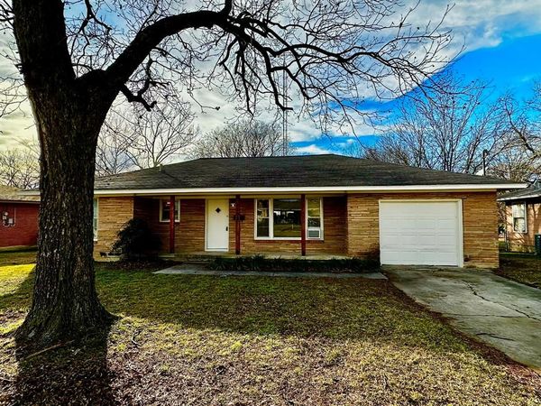 1103 Fair Avenue, Gainesville, TX 76240