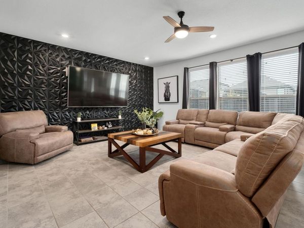 121 Kennicott DR, Kyle, TX 78640