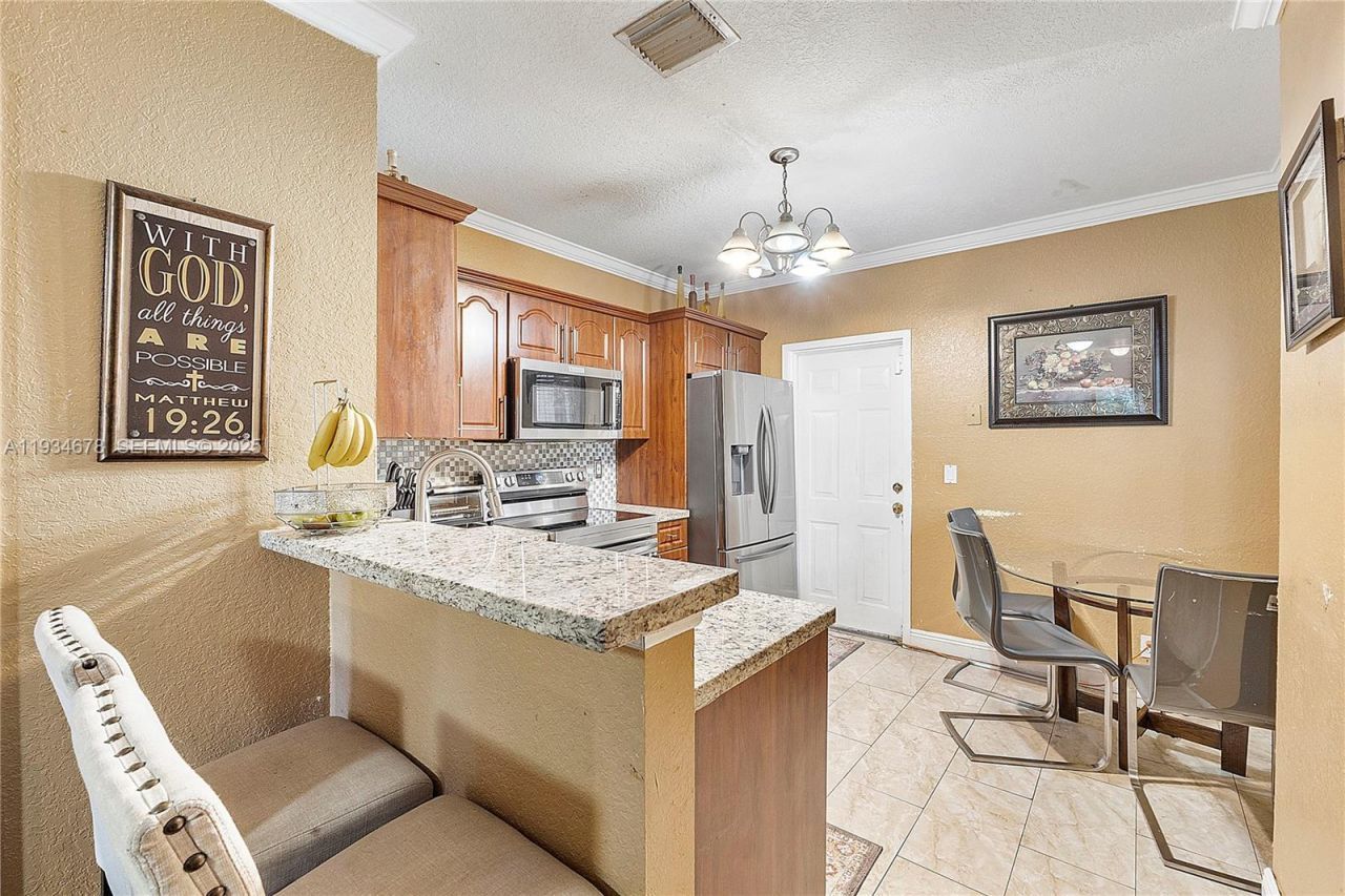 7659 Tamarac Island Circle, Tamarac, FL 33321 Photo