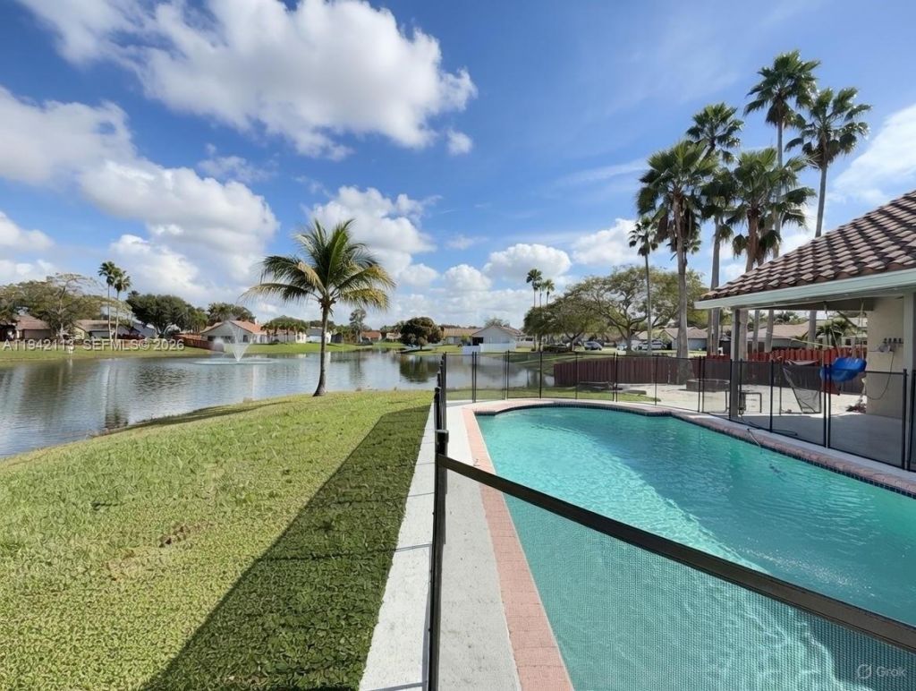 12585 SW 9th Pl, Davie, FL 33325 Photo