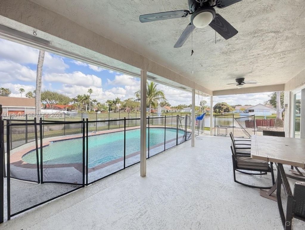 12585 SW 9th Pl, Davie, FL 33325 Photo