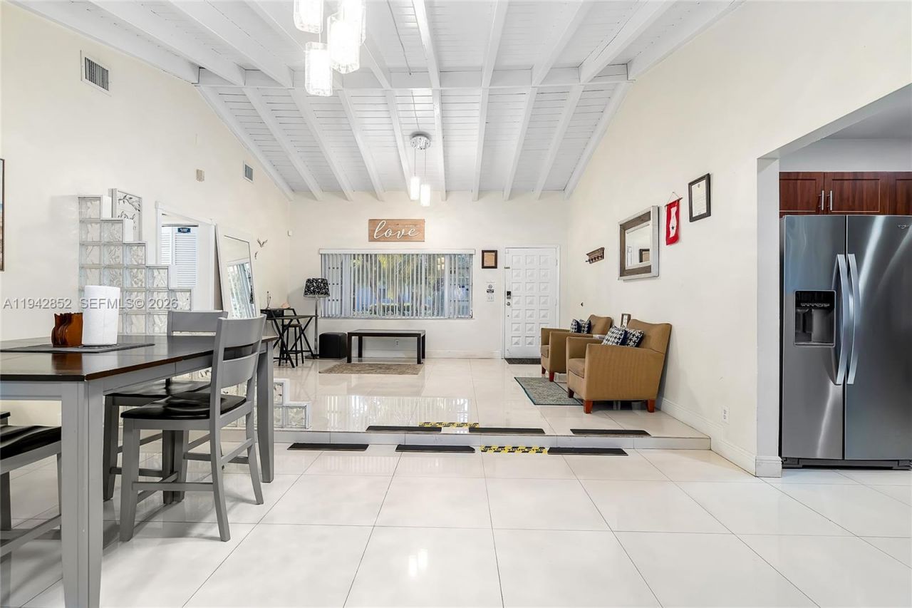 13521 NE 1st Ave , Miami, FL 33161 Photo