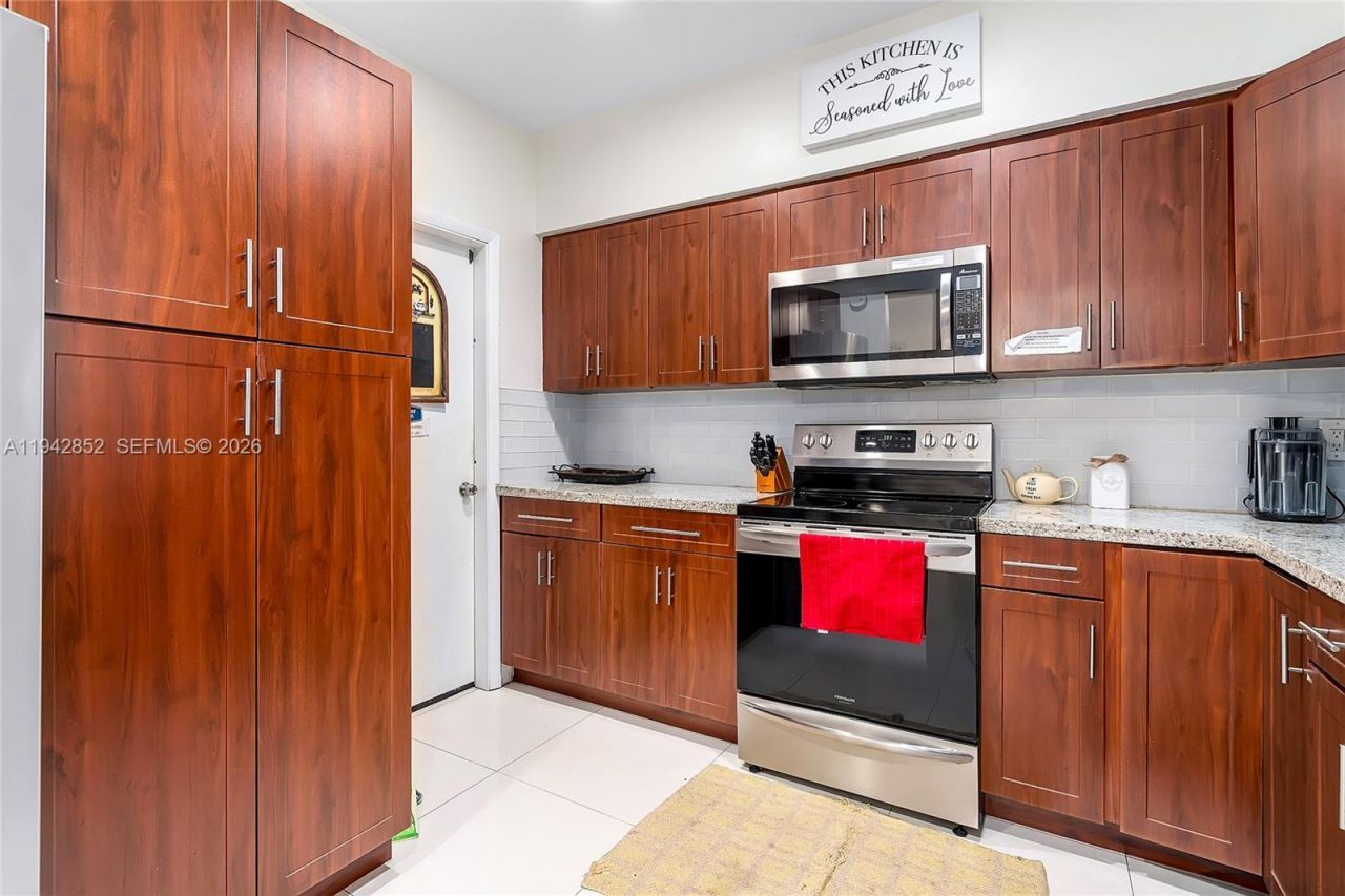 13521 NE 1st Ave , Miami, FL 33161 Photo