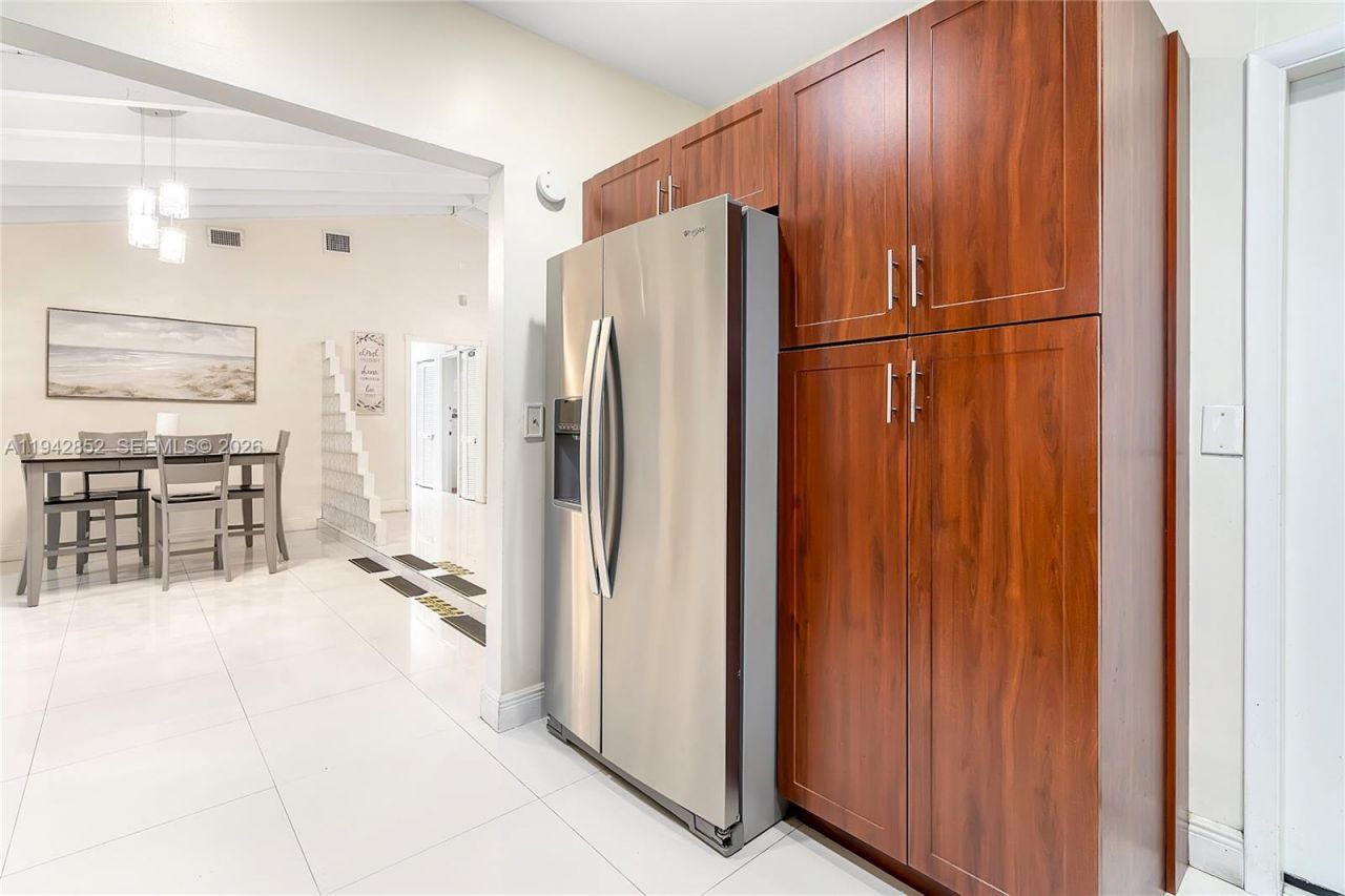 13521 NE 1st Ave , Miami, FL 33161 Photo