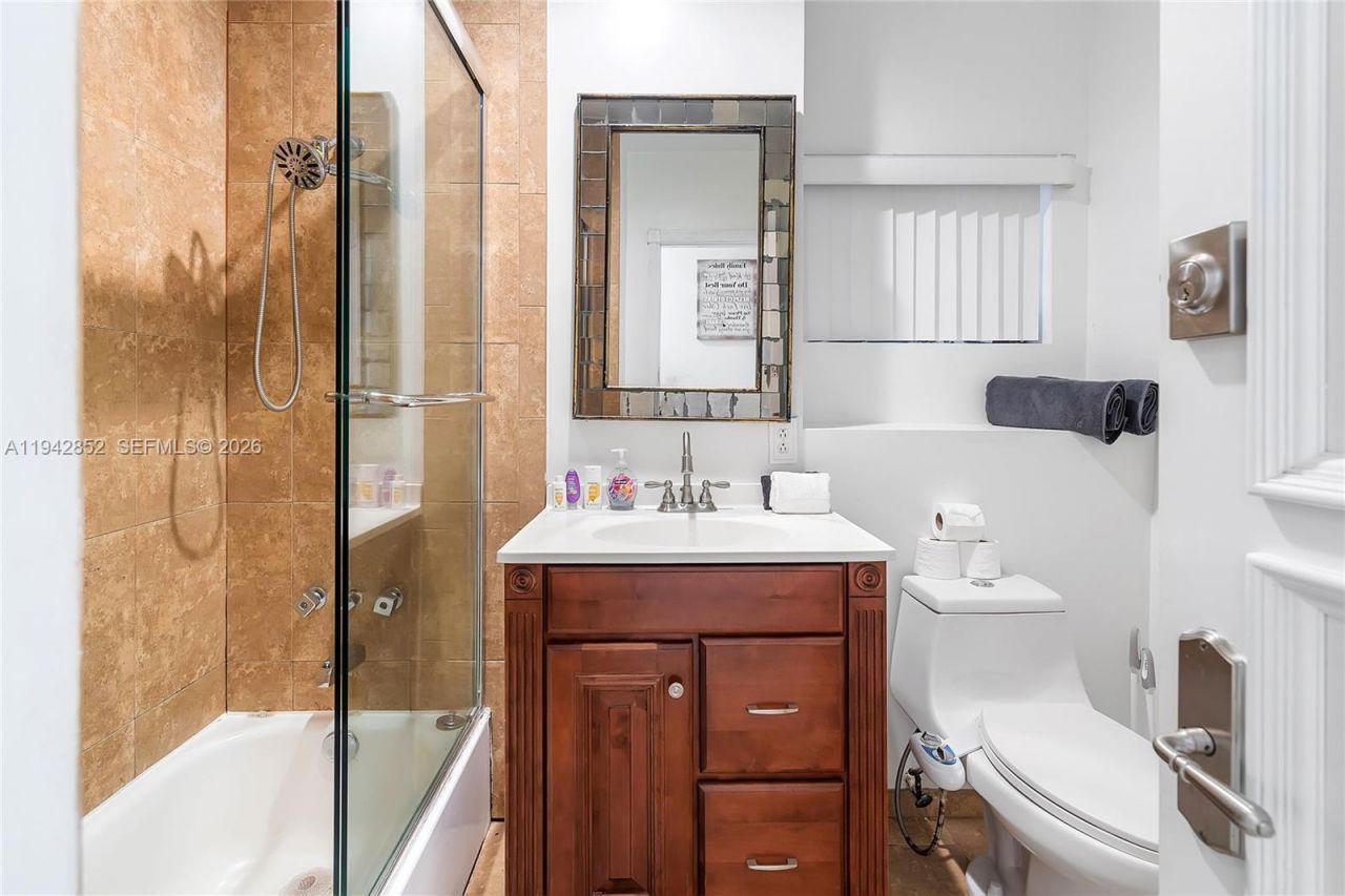 13521 NE 1st Ave , Miami, FL 33161 Photo