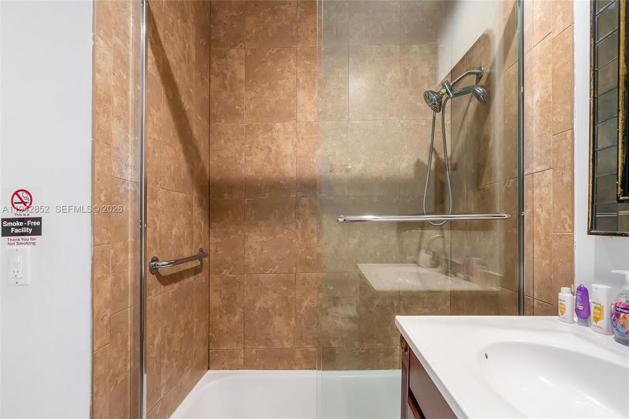 13521 NE 1st Ave , Miami, FL 33161 Photo