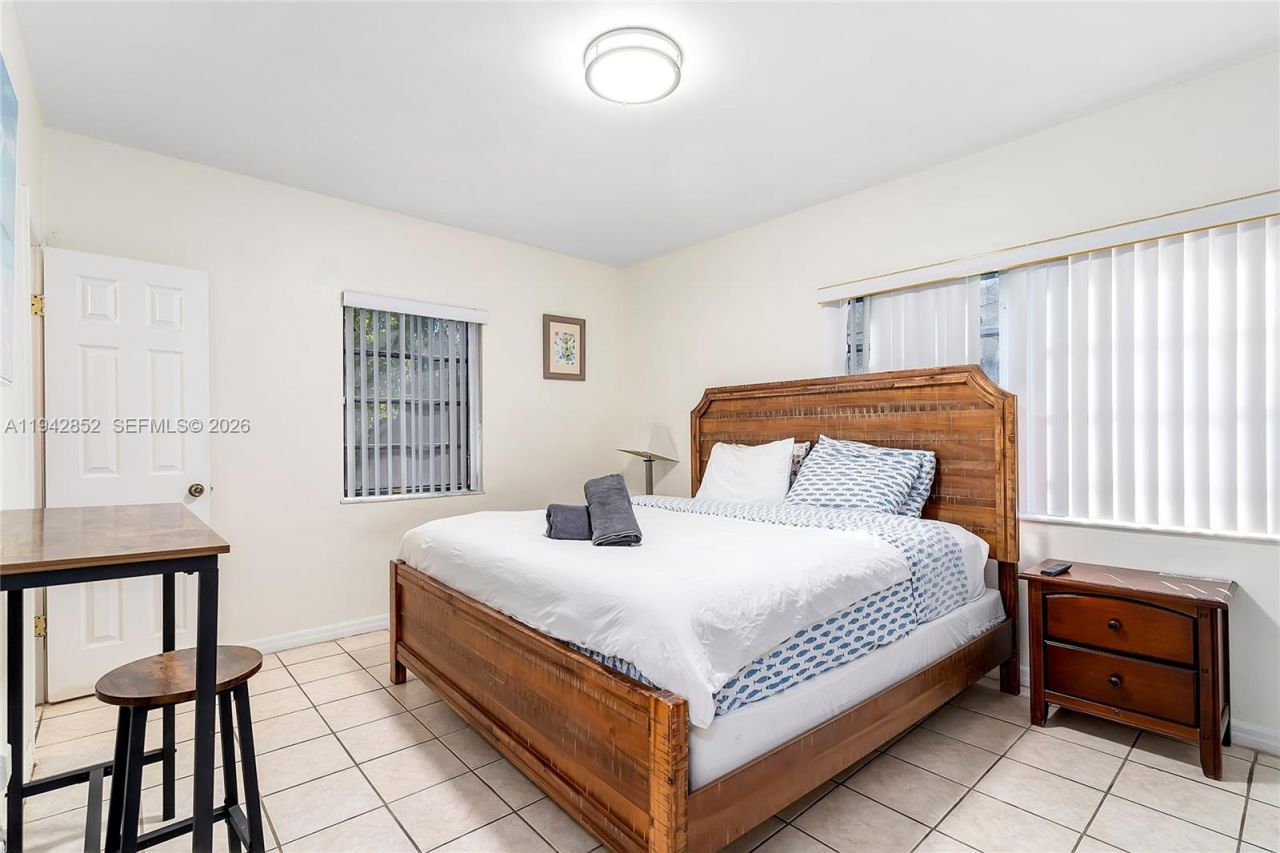 13521 NE 1st Ave , Miami, FL 33161 Photo