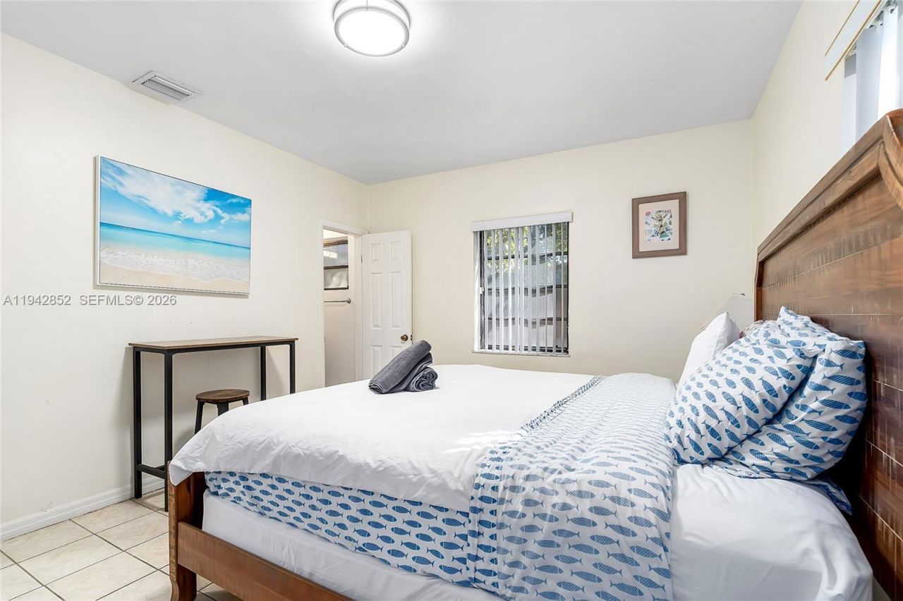 13521 NE 1st Ave , Miami, FL 33161 Photo