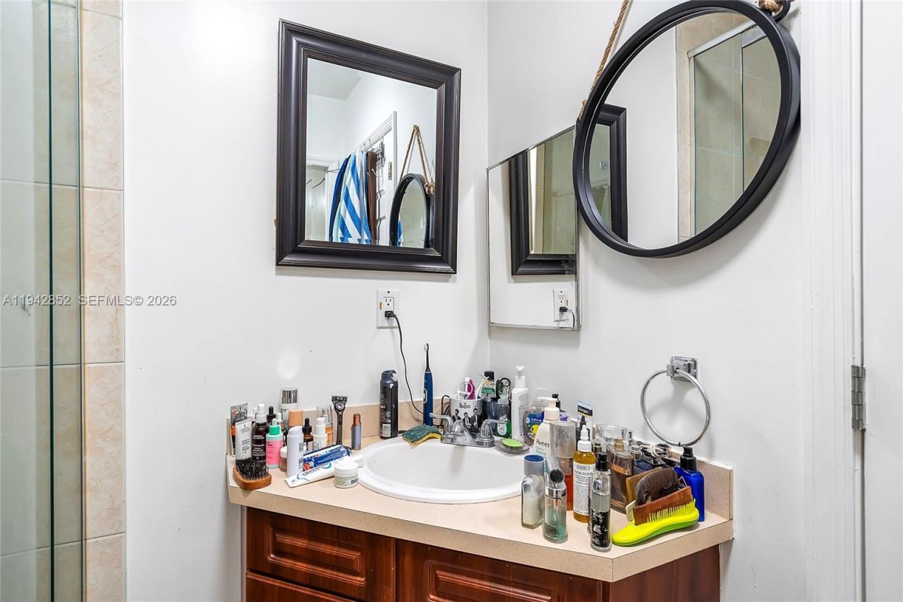 13521 NE 1st Ave , Miami, FL 33161 Photo