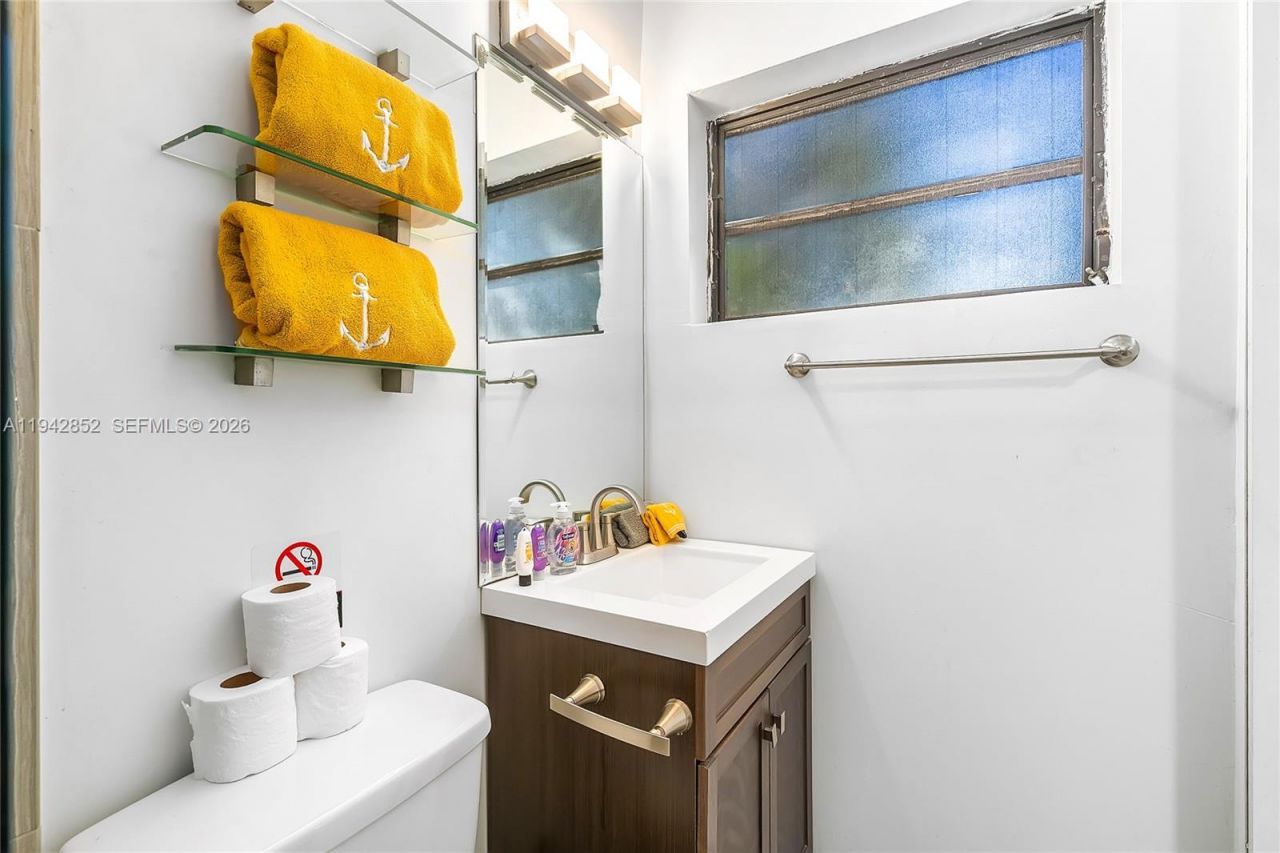 13521 NE 1st Ave , Miami, FL 33161 Photo