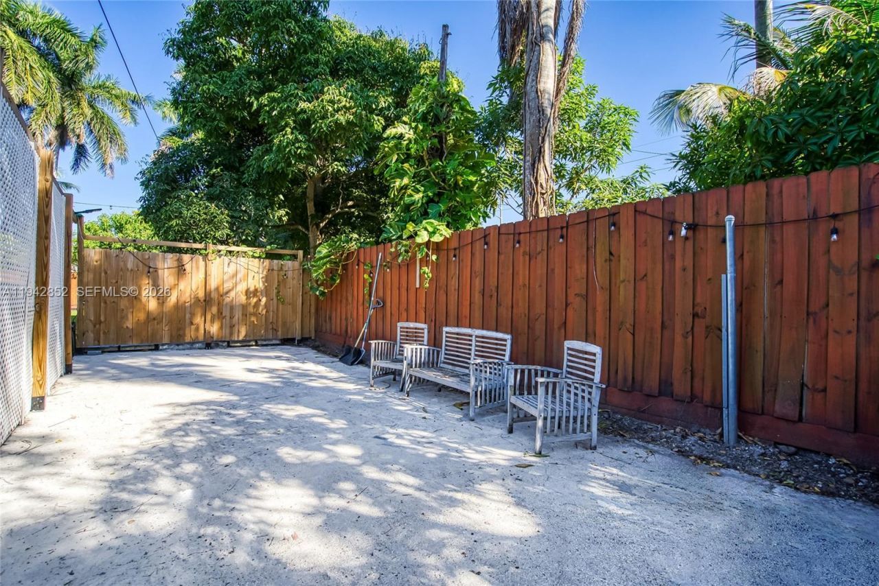 13521 NE 1st Ave , Miami, FL 33161 Photo