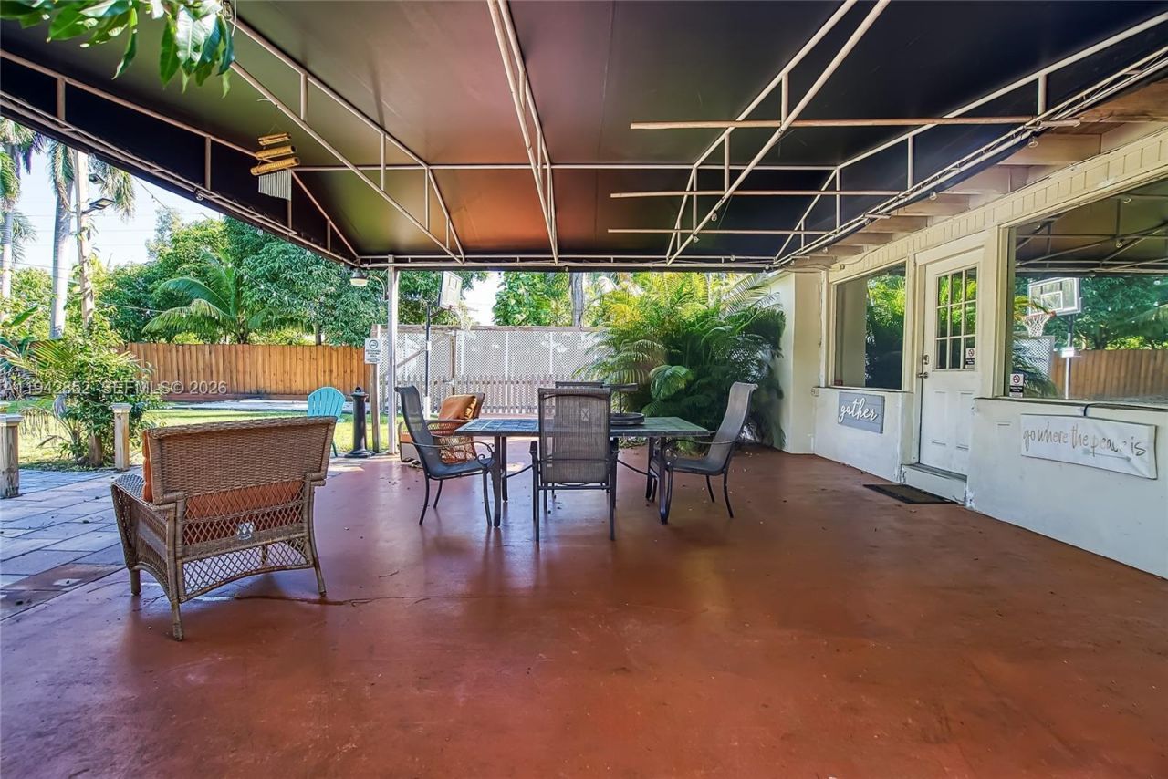 13521 NE 1st Ave , Miami, FL 33161 Photo