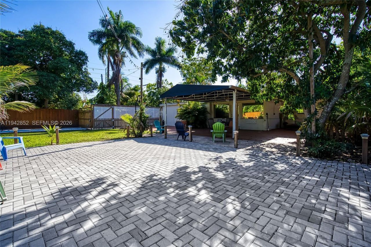 13521 NE 1st Ave , Miami, FL 33161 Photo