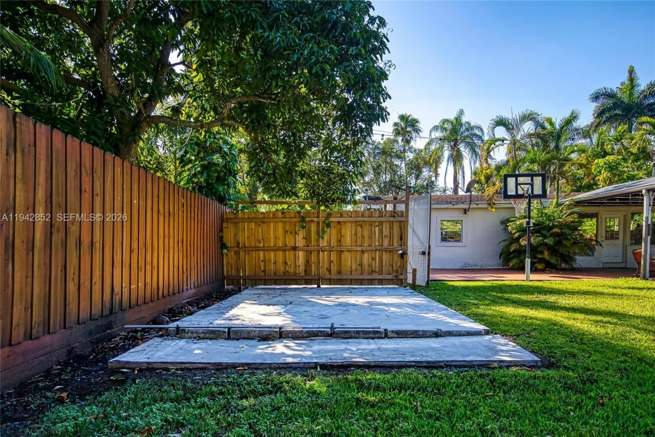 13521 NE 1st Ave , Miami, FL 33161 Photo