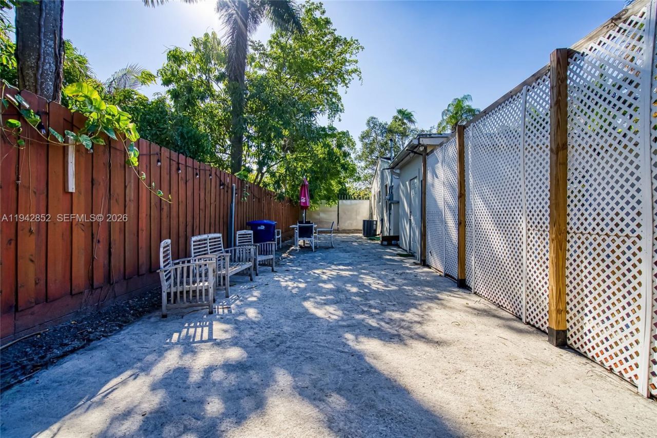 13521 NE 1st Ave , Miami, FL 33161 Photo