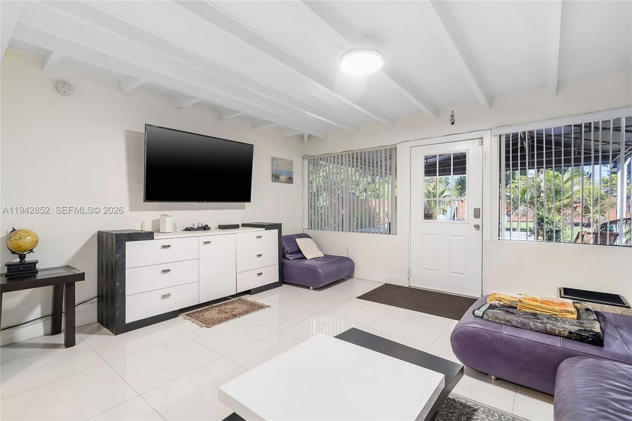 13521 NE 1st Ave , Miami, FL 33161 Photo