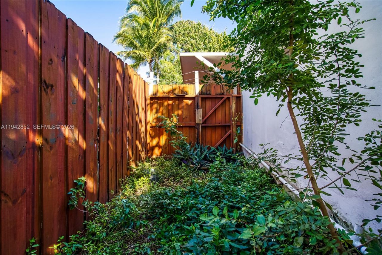 13521 NE 1st Ave , Miami, FL 33161 Photo