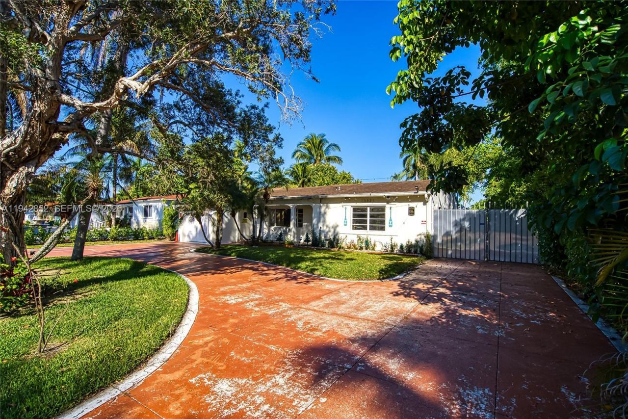 13521 NE 1st Ave , Miami, FL 33161 Photo