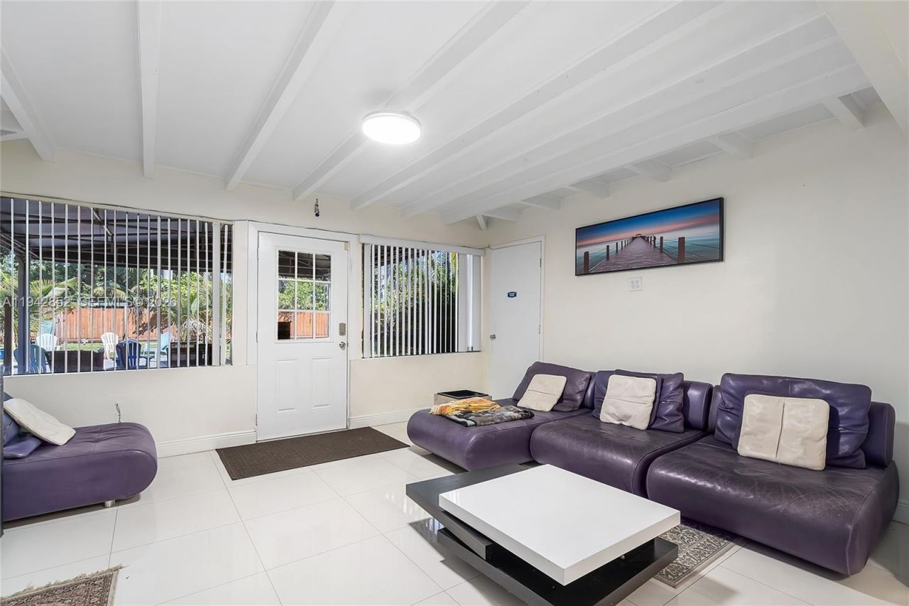 13521 NE 1st Ave , Miami, FL 33161 Photo