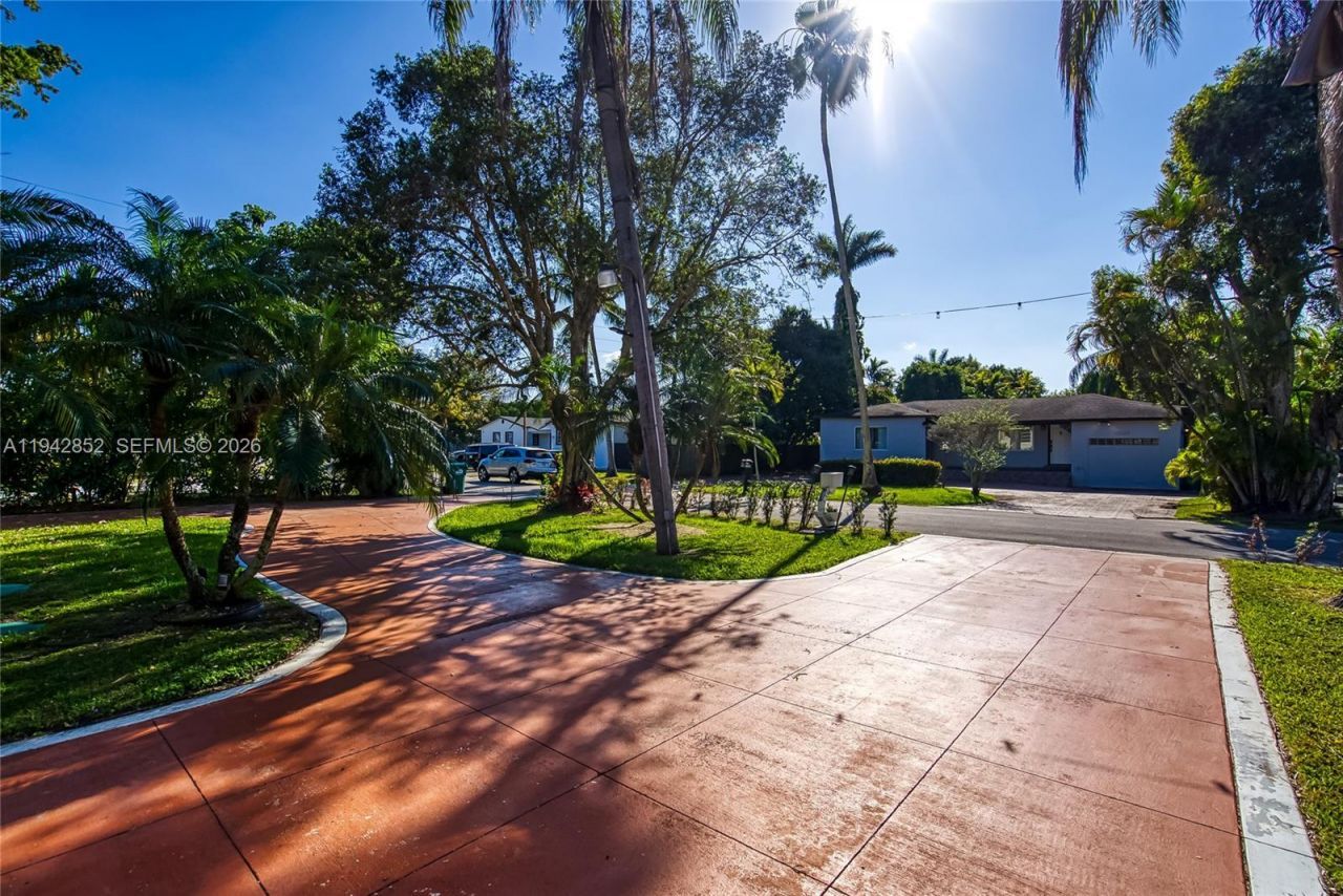 13521 NE 1st Ave , Miami, FL 33161 Photo