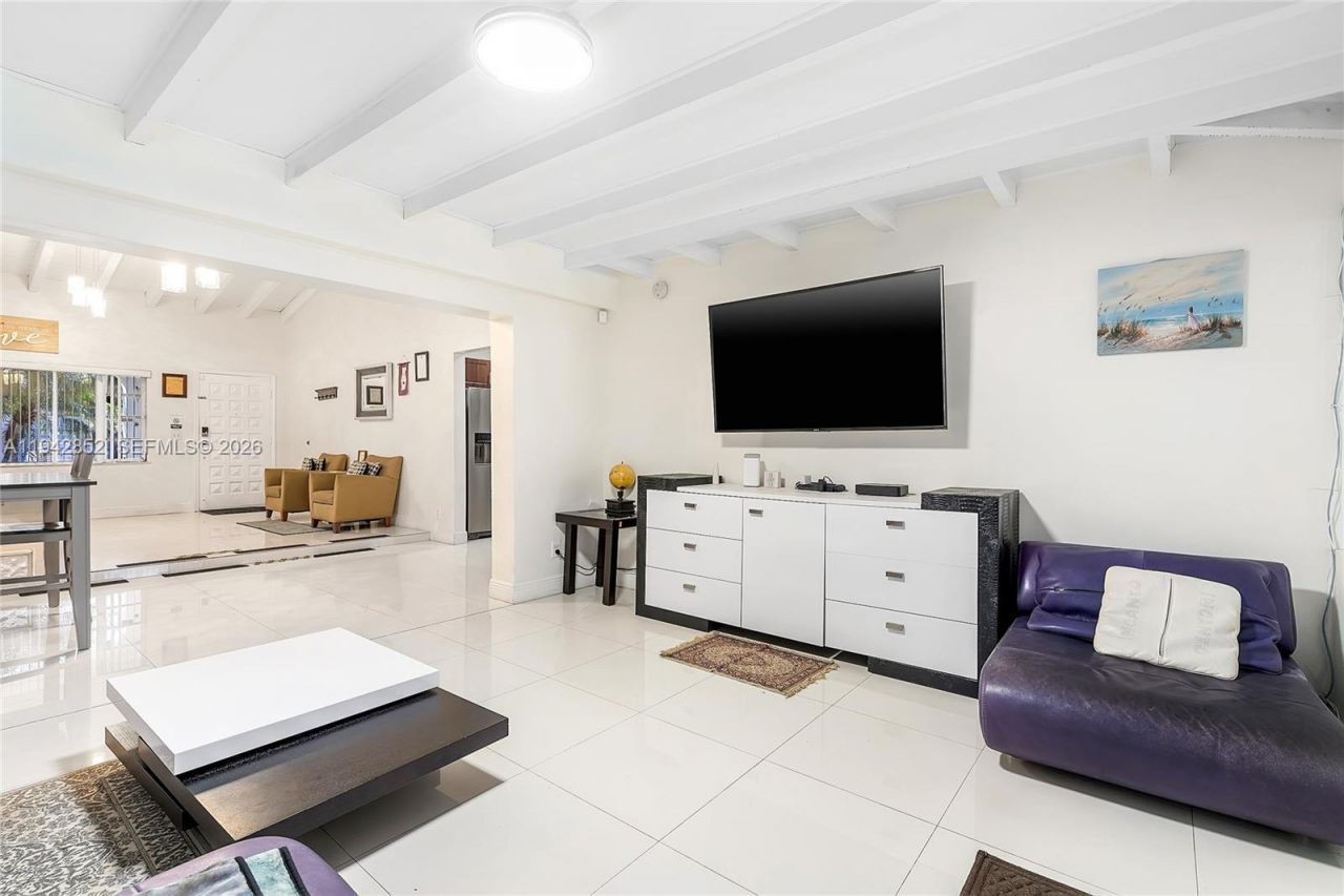 13521 NE 1st Ave , Miami, FL 33161 Photo