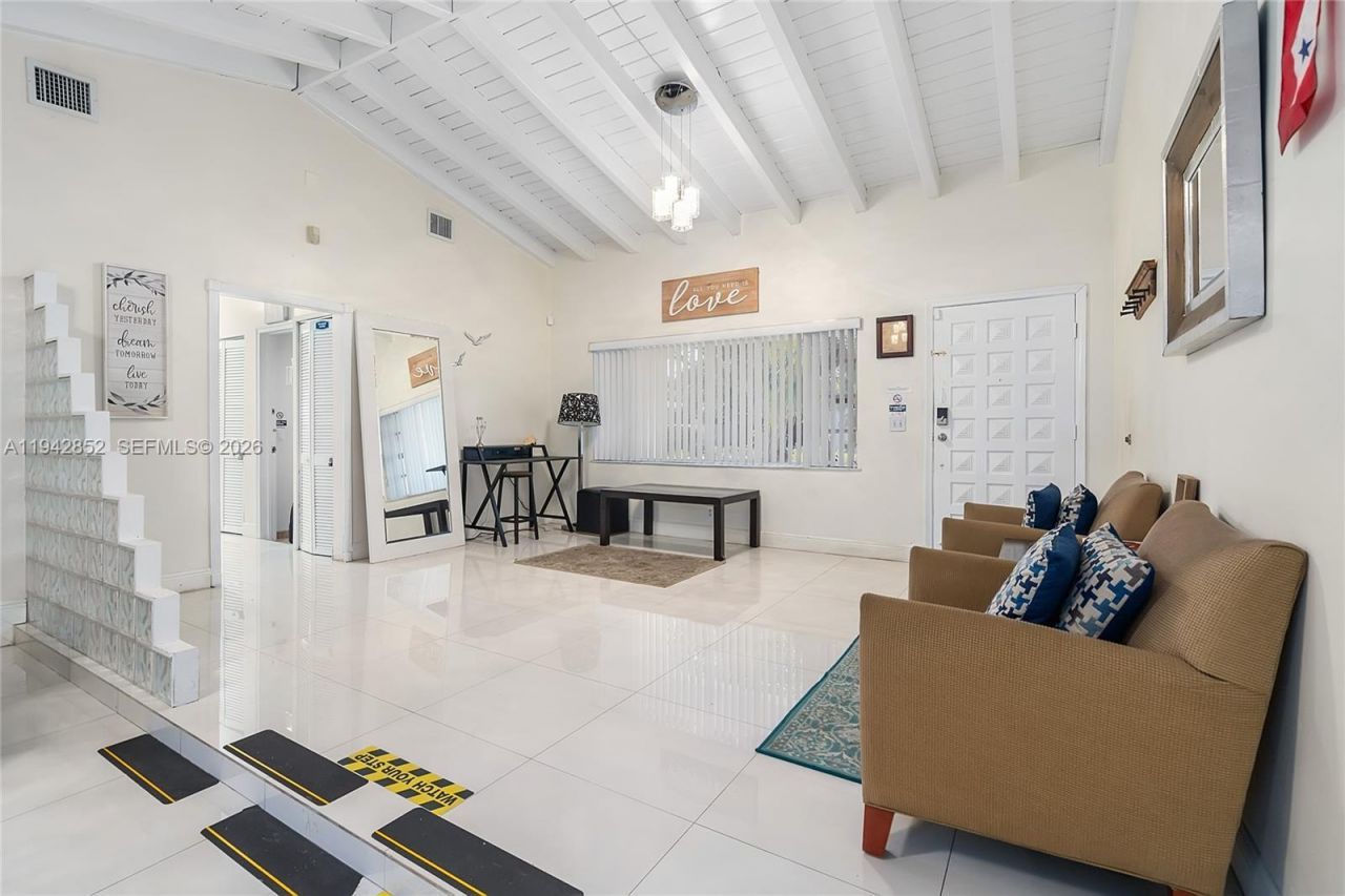 13521 NE 1st Ave , Miami, FL 33161 Photo