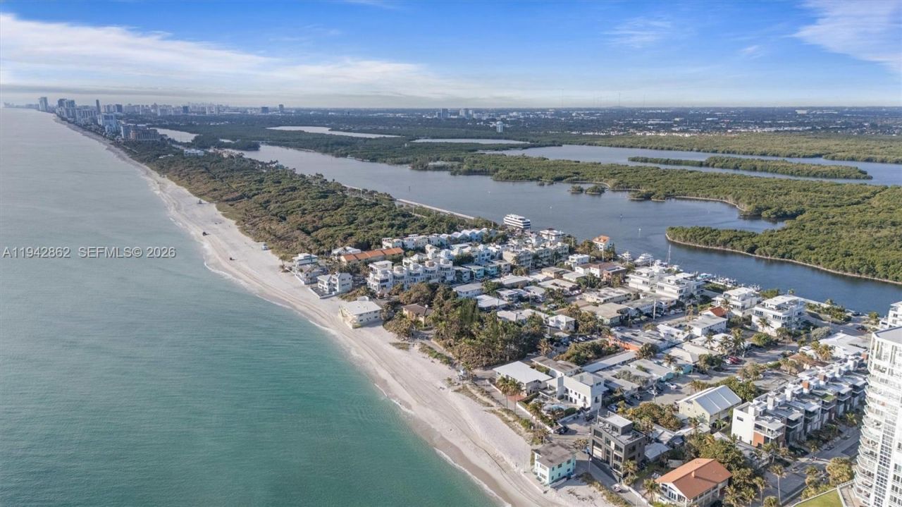 5784 N Surf Rd, Hollywood, FL 33019 Photo