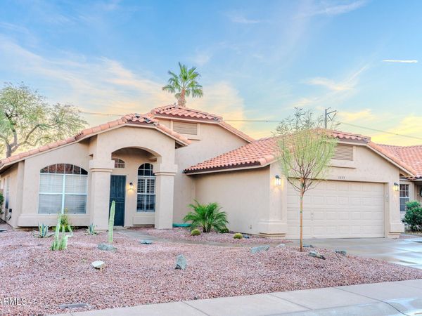1533 E WINDSONG Drive, Phoenix, AZ 85048