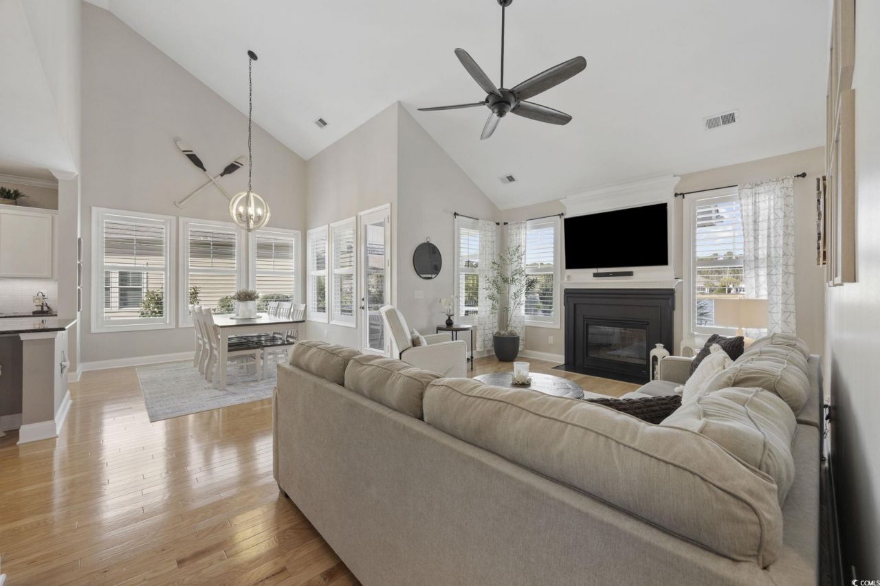 147 Hyacinth Loop Photo 10