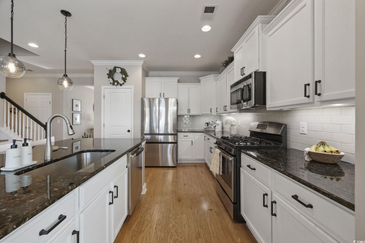 147 Hyacinth Loop Photo 4