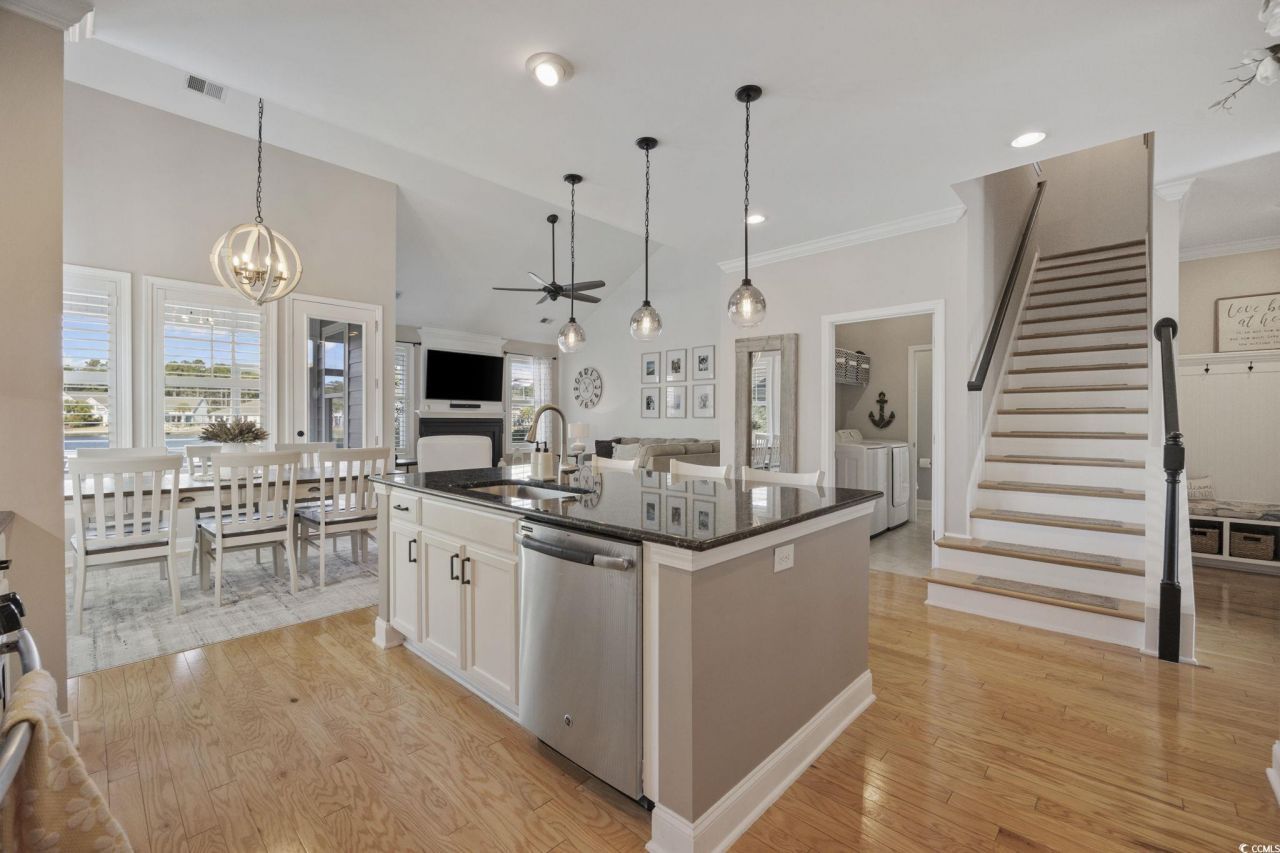 147 Hyacinth Loop Photo 7