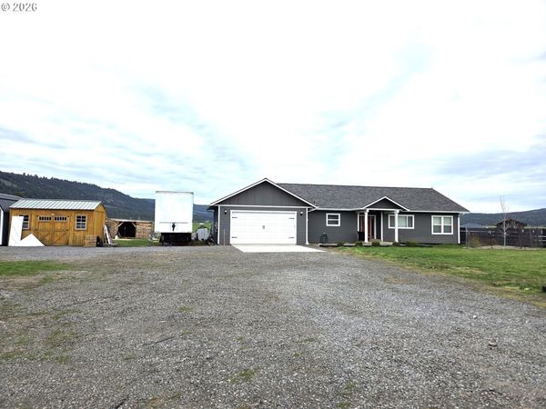 902 N 15TH AVE, Elgin, OR 97827