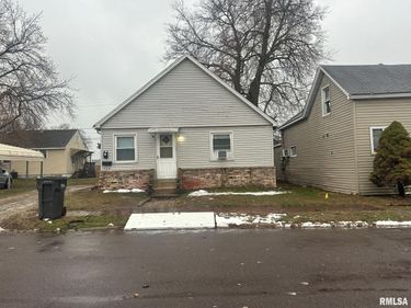 524 CAROLINE Street, Unit A, Pekin, IL 61554